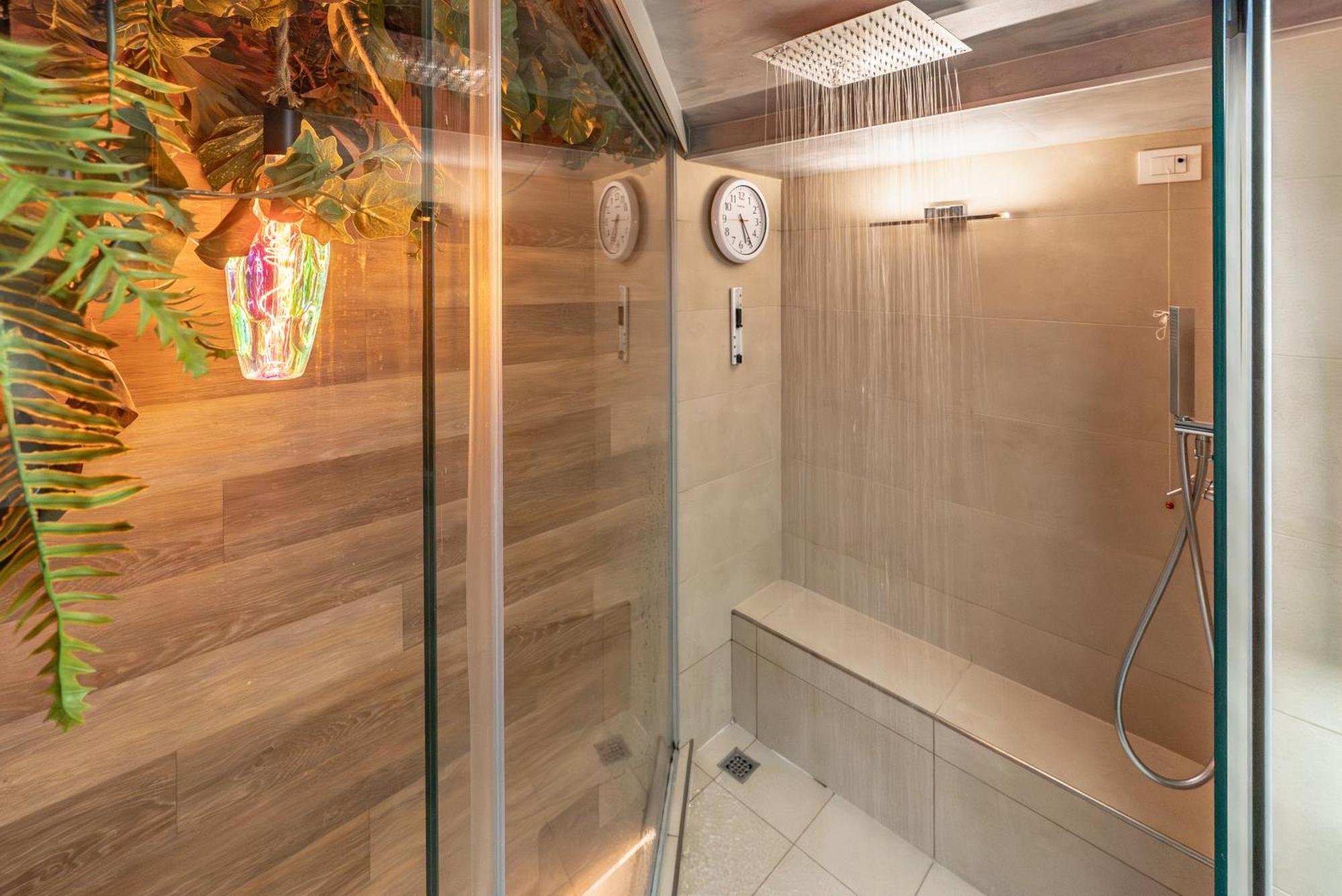Luxe & Central Haven - Jacuzzi, Sauna, Steam, Private Parking Como Dış mekan fotoğraf