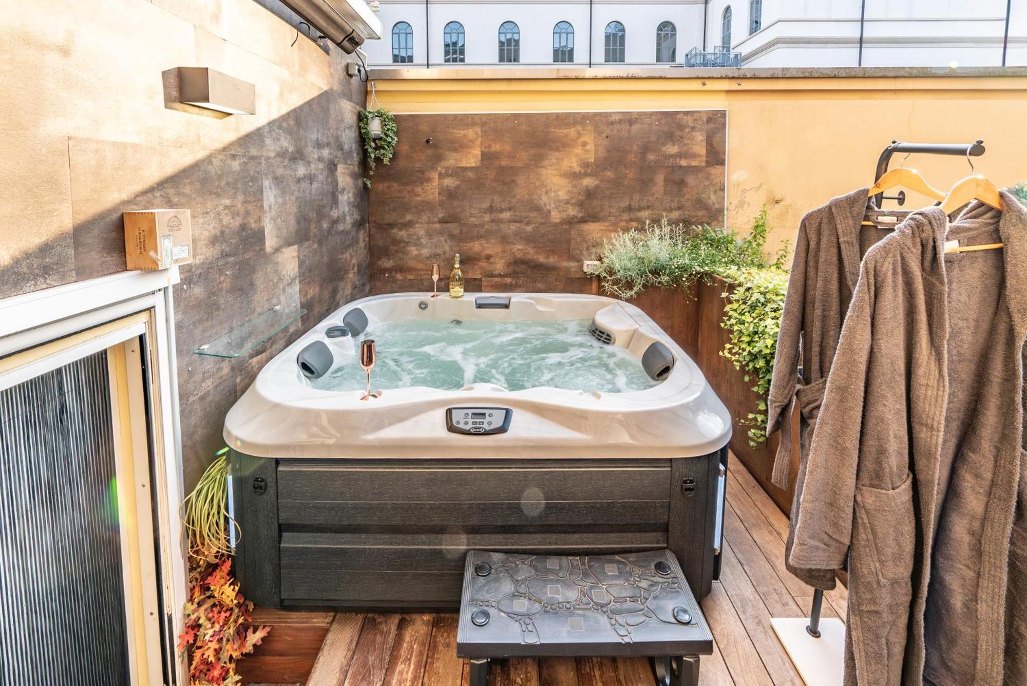 Luxe & Central Haven - Jacuzzi, Sauna, Steam, Private Parking Como Dış mekan fotoğraf