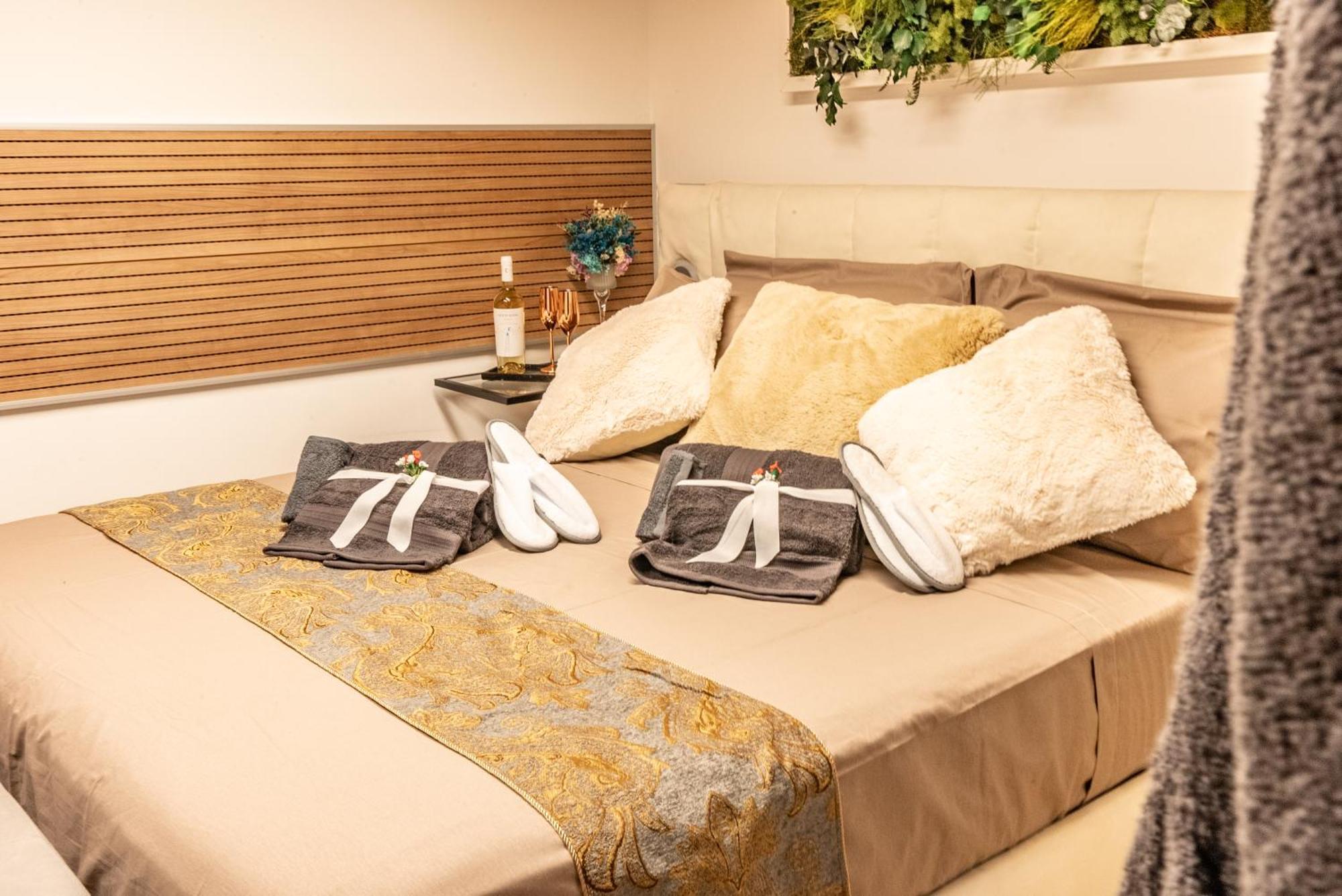 Luxe & Central Haven - Jacuzzi, Sauna, Steam, Private Parking Como Dış mekan fotoğraf
