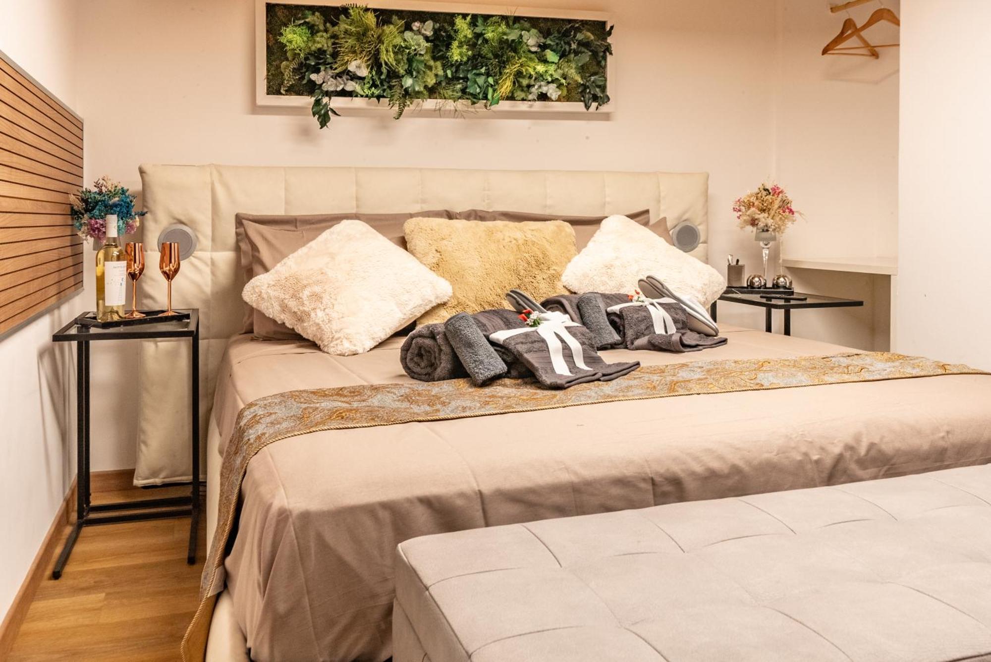 Luxe & Central Haven - Jacuzzi, Sauna, Steam, Private Parking Como Dış mekan fotoğraf